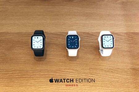 Turkey, Istanbul, December 20 2019 Modern Stylish Apple Watch 5 Seriesのeditorial素材