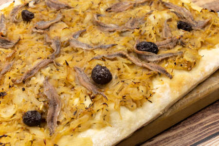 rectangular pissaladiÃ¨re pie on a wooden tableの写真素材