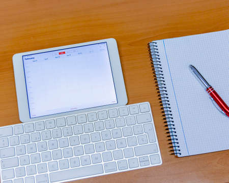 Electronic calendars and computers with open calendars