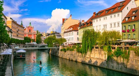 Romantic beautiful Ljubljana city, capital of Slovenia. Downtown view with canals and caffe. Settembre 2019のeditorial素材