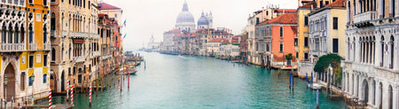 View of Grand canal from Academy' bridge. Italyのeditorial素材