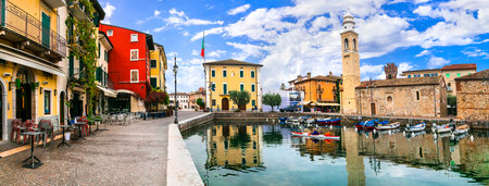 Scenic village Lazise with colorful houses, lake Lago di Garda. Veneto region. nov. 2020 Italyのeditorial素材
