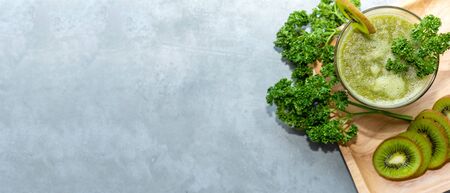 Healthy Juice. Green smoothie, Organic and Fresh green vegetable for detox, diet and weight loss on concrete background for text banner and copy space. Healthy Conceptの写真素材