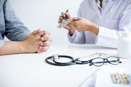 Doctor consulting patient and recommend treatment methods and how to rehabilitate the body and use medicine.の写真素材