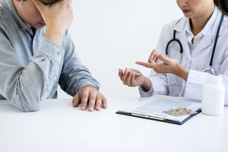 Doctor consulting patient and recommend treatment methods and how to rehabilitate the body and use medicine.の写真素材