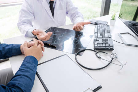 Professor doctor recommend report a method with patient treatment, results on examine a picture brain x-ray film about the problem of the patient with CT scan together with thoughtful method.の写真素材
