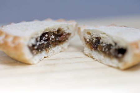 Side up and close view of fresh crusty mince pie cut in half to show fillingの写真素材