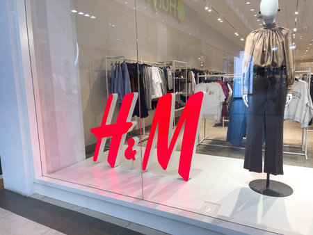 September 20, 2025, Aktobe, Kazakhstan: A retail store window display featuring a mannequin dressed in stylish clothing. The store showcases various garments and accessories.のeditorial素材