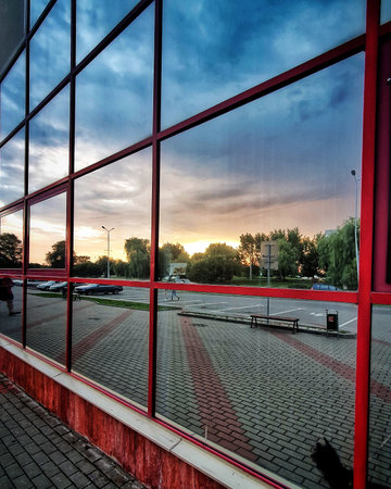 Reflection in a mall windowの写真素材