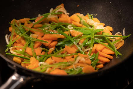 Preparing Recipe Sesame beef wok, minced summer vegetablesの写真素材