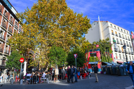 Madrid , Spain Nov 18, 2023, People dine out on the terrace central Madridのeditorial素材