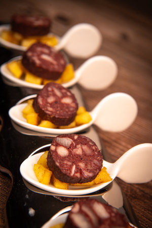 RECIPE FOR BLACK PUDDING WITH BUTTERED CANDIED APPLE