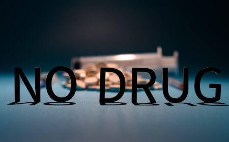 NO DRUG in front of pills and syringesの写真素材