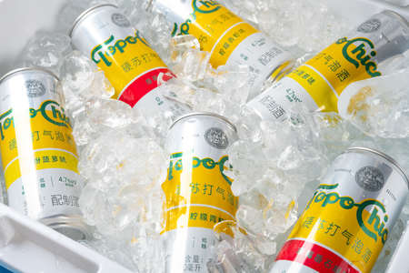 ZHONGSHAN GUANGDONG China-July 17 2021:Coca-Colas new product Topo Chico Hard Seltzer with ice close up,it blends purified sparkling water,gluten-free alcohol base & natural flavors.のeditorial素材