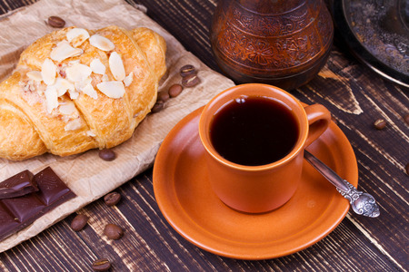Coffee cup and croissantの写真素材