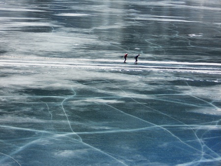 frozen lake in winter with blue sky and snow-capped mountains, Reschenseeの写真素材