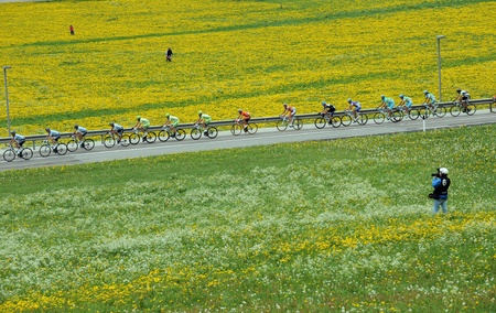 SAN CANDIDO, ITALY - MAY 21: Giro D'Italia from Linz to Mont Zoncolan May 21, 2011 in San Candido, Italy. Various Cyclists during the 94th "Giro DâItalia, Length of the course: 210 KMのeditorial素材