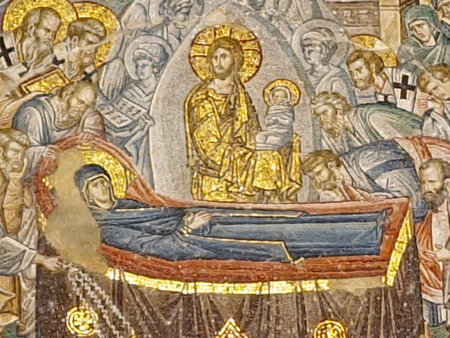 A religious mosaic shows a figure on a bed surrounded by a crowd of other figures, the mosaic has a golden background and features rich details in a classical styleの写真素材