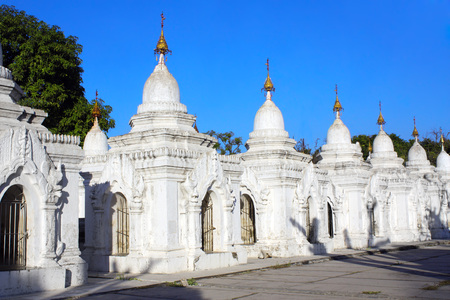 Stupas at Maha Lokamarazein Kuthodaw Pagoda, that contains world's largest book. Mandalay, Myanmar (Burma)の写真素材