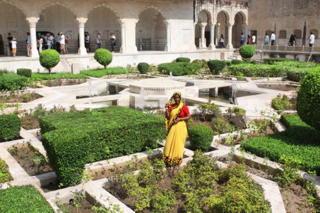 JAIPUR - INDIA, 30 MARCH, 2015: Women in traditional indian dress sari in the garden courtyard, Amber Fort, Rajasthan, Indiaのeditorial素材