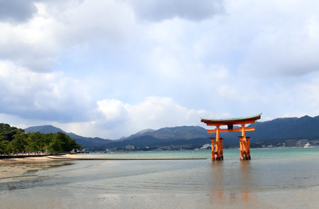 Floating Torii gate (O-Torii), Itsukushima Shrine, sacred Miyajima island, Hiroshima, Japan. UNESCO world heritage siteのeditorial素材