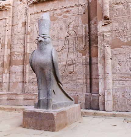 Granite statue of God Horus falcon at entrance Temple of Horus, Edfu, Egypt. Famous landmark ptolemaic Horus Temple in Idfu (Edfou, Behdet), Egyptの写真素材