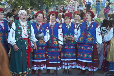 PECHENEGY, UKRAINE- SEPTEMBER 12: Participants of Ethnic Festival "Pechenezhskoe Pole (Field)", September 12, 2010 in Pechenegy of Kharkiv state, Ukraineのeditorial素材