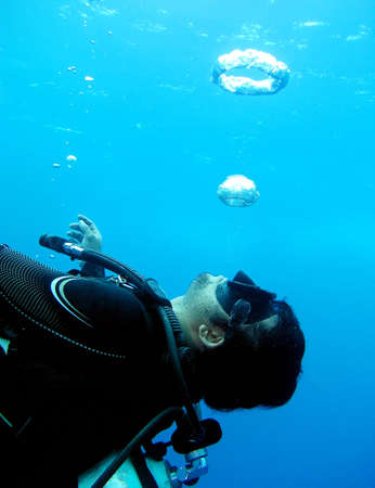 Diver makes circular bubbles   の写真素材