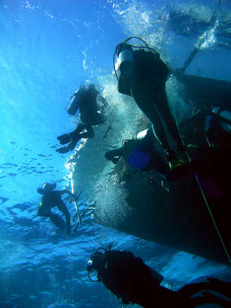 Divers returning to the boat after dive      の写真素材
