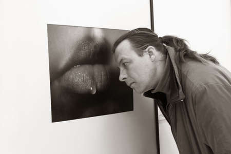 The man with interest examines a photo. b/w+sepiaの写真素材