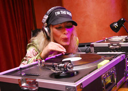 Moscow. Russia - SEP, 2006: Known Russian dj-girl Benzina. Show in Moscow in September 2006のeditorial素材