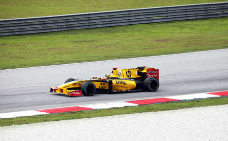 SEPANG, MALAYSIA - APRIL 04 : Renault F1 driver Robert Kubica of Poland drives during Petronas Malaysian Grand Prix at Sepang F1 circuit 04 April , 2010 in Sepangのeditorial素材