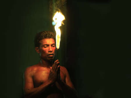 KANDY, SRI LANKA - 03 APRIL: Show of swallowing of fire for tourists in city Kandy 03 April 2011 on Sri Lankaのeditorial素材