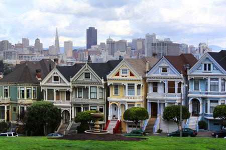 View to San Francisco with Alamo Squareのeditorial素材