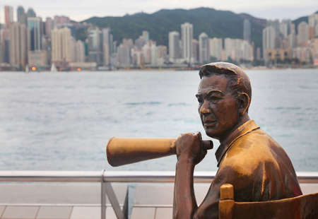 HONG KONG - APRIL 26: Statue and skyline in Avenue of Stars on April 26, 2014 in Hong Kong, China. The promenade honours celebrities of the Hong Kong film industry as the famous city attraction.のeditorial素材