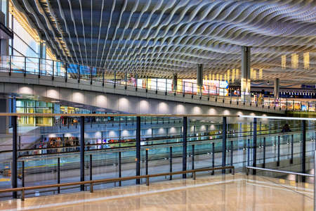 HONG KONG, S.A.R., CHINA - JENUARY 29, 2014: Passengers in the airport main lobby on Jenuary 29, 2014 in Hong Kong, China. The Hong Kong airport handles more than 70 million passengers per year.のeditorial素材