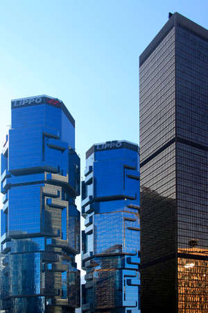 Hong Kong, Hong Kong S.A.R. - December 29, 2014: Lippo Centre. The buildings were designed by Australian architect Paul Rudolph. Tower I is 172 m, and Tower II is 186 m in Hong Kongのeditorial素材