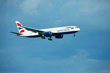 Larnaca, Cyprus - May 29, 2016: British Airways Airbus A320 landing at Larnaca International Airportのeditorial素材