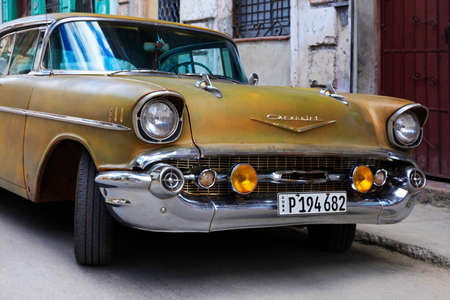 Havana, Ð¡uba - January 11, 2019: Vintage cars moving on the streets of colorful Havana. A great variety of old cars exist In Cuba. On the streets cars from the first half of the 20th century can be found in magnificent conditions, which takes back in hisのeditorial素材