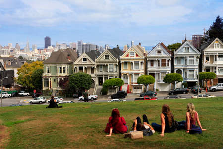 San Francisco, CA, USA - September 12, 2013: People enjoys the views and a romantic moment at Alamo Square Park in San Franciscoのeditorial素材