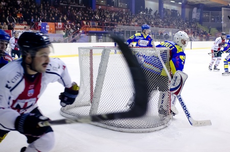 MILAN - NOVEMBER 1   F  Doyle  Goalie HC Fassa  controlling  players on your shoulders on the game HC Milan - HC Fassa   Italian Premier  League   on November, 1, 2012,  in Milan  Italy のeditorial素材