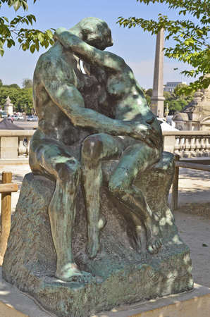 Paris, France - June 3rd, 2011: Replica sculpture of kissing couple - Auguste Rodin - on Place de La Concordeのeditorial素材