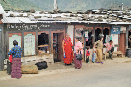 Wangdue Phodrang, Bhutan - September 24th 2007: Unidentified people on weekly farmers market in the capital of Wangdi districtのeditorial素材