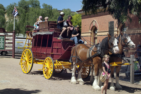 Echuca, Victoria, Australia - January 21, 2008: Unidentified tourists and old stage coach, preferred mode of transport in the village on Murray riverのeditorial素材
