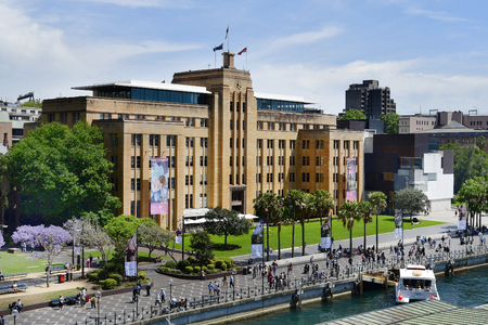 Sydney, NSW, Australia - October 28, 2017: Unidentified people and museum on Contemporary Art on Circular Quayのeditorial素材