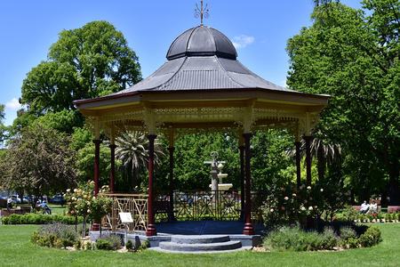Goulborn, NSW, Australia - November 01, 2017: Unidentified people and pavillion in public Belmore park in the tiny village in New South Walesのeditorial素材