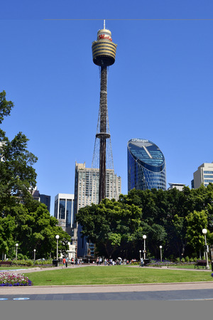 Sydney, NSW, Australia - October 29, 2017: Unidentified people in Hyde park with Archibald fountain, Sydney tower and skysraper behindのeditorial素材