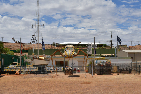 Coober Pedy, SA, Australia - November 14, 2017: Sculpture with car for opal shop in the outback village in South Australiaのeditorial素材
