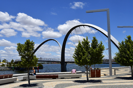 Perth, WA, Australia - November 30, 2017: Elizabeth bridge on Swan river in the capital from Western Australiaのeditorial素材