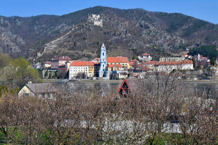 Austria, town of Duernstein with monastery and ruin of castle where the English king Richard the Lionheart was imprisoned at DÃ¼rnstein Castle during the Crusades, situated in the UNESCO world heritage site of Danube Valley aka Wachauのeditorial素材